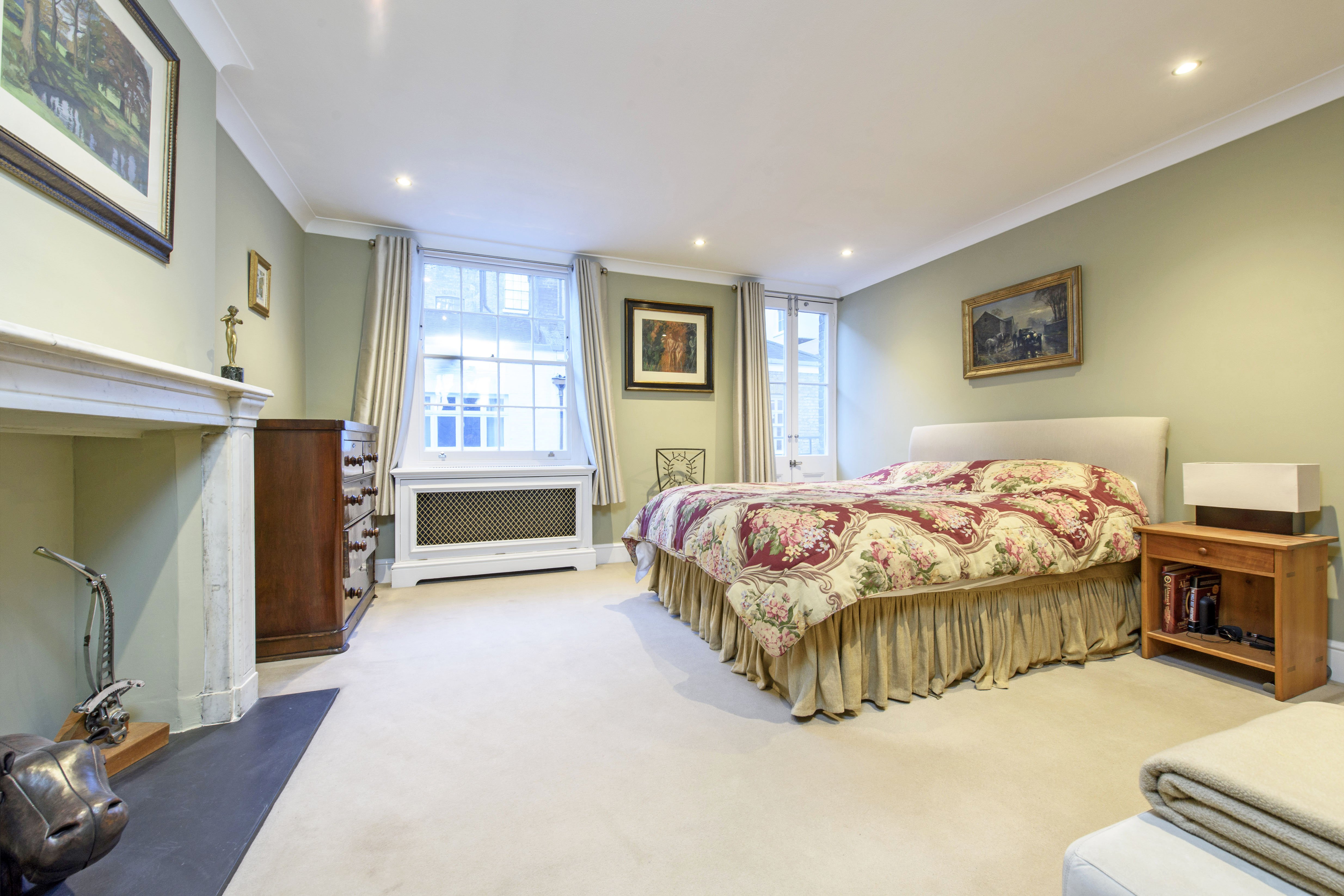 Property for sale in Eaton Terrace Mews Residential Sales Property
