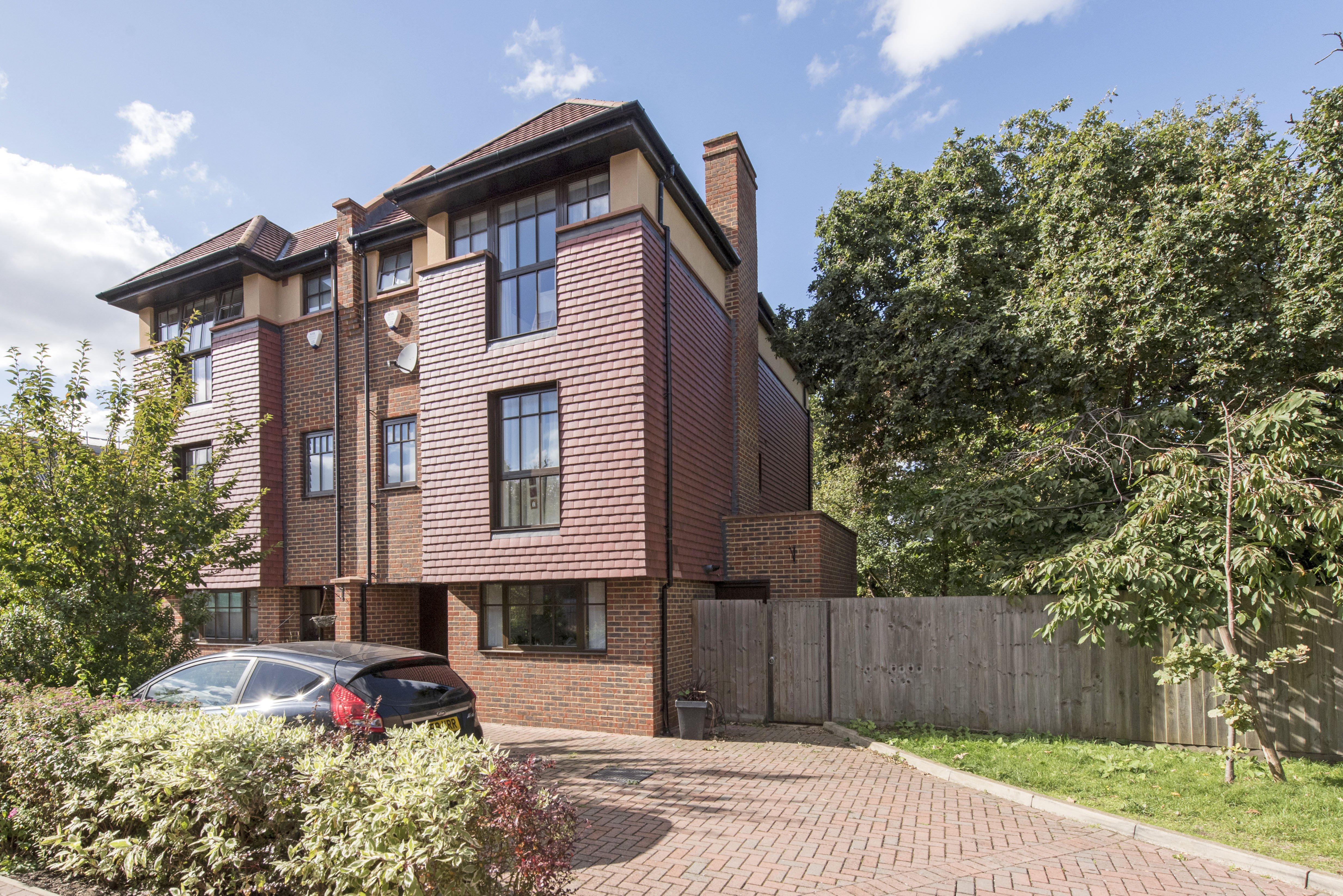 Property sold in Phillimore Gardens, West Lodge Avenue, Acton, London
